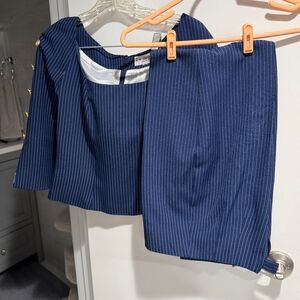 Elegant Navy Pinstripe Pants Suit . Gently Worn. Exellent Condition. Size 6
